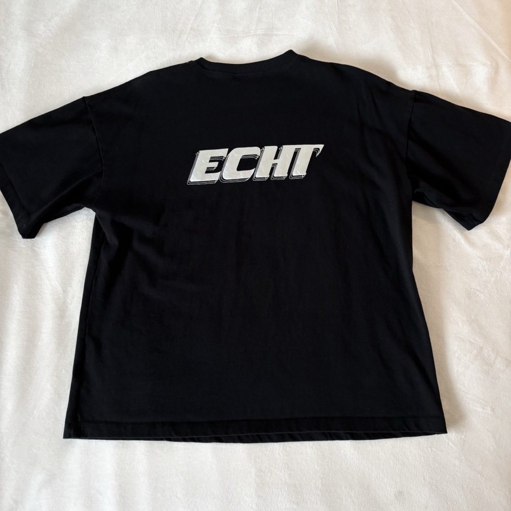 Echt Tee with Silver Logo